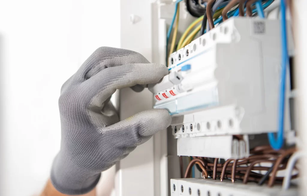 vecteezy_electrician-testing-fuses-in-the-electric-box_24627478-3.webp